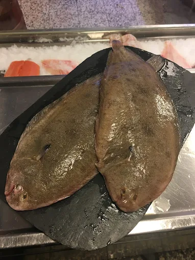 Frische Fischtheke bei Fisch-Hädecke